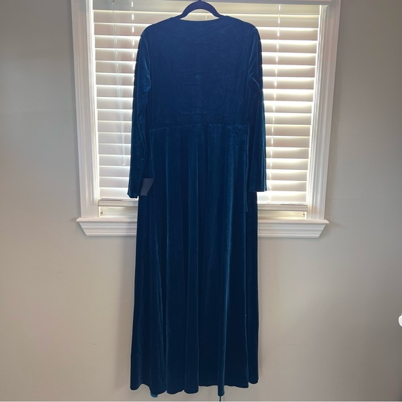 NWT Lulus Velvet Wrap Maxi Dress - Picture 6 of 9